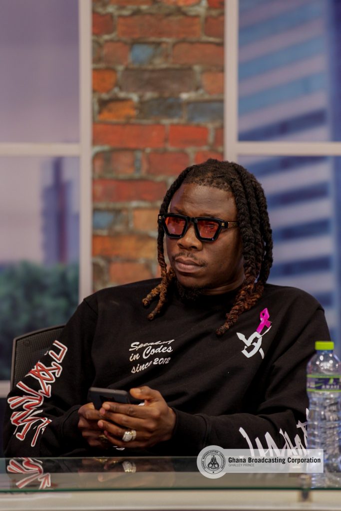 Stonebwoy announces a remix of ‘Life & Money,’ drops snippets