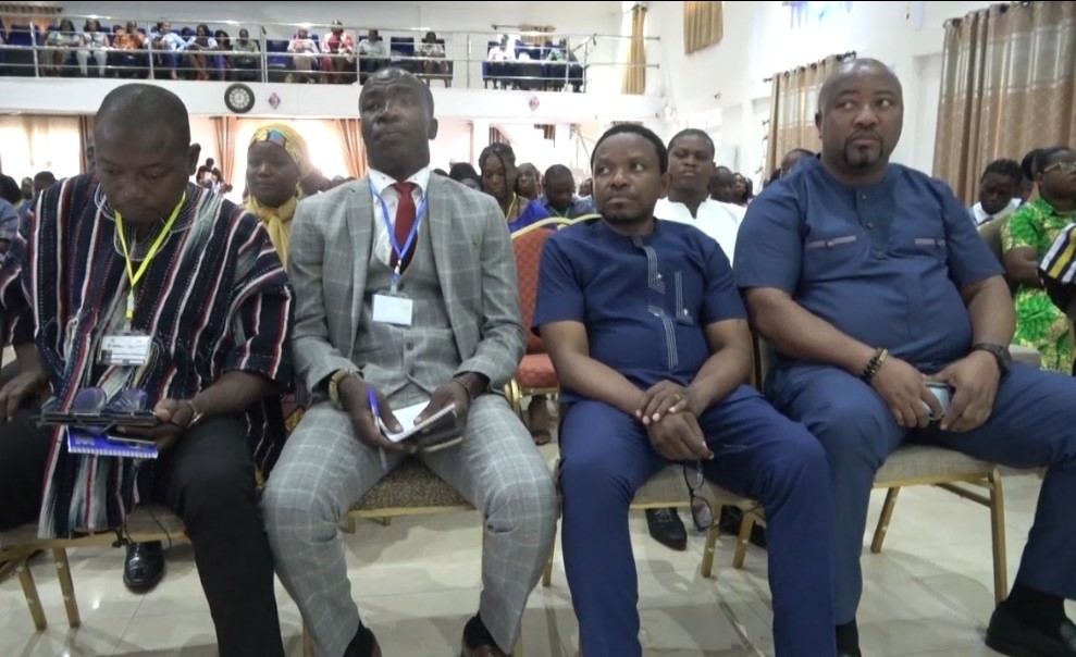 Local Government Service to "cut excess staff"