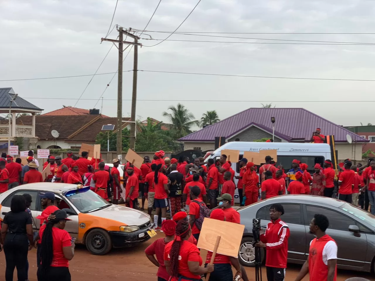 Residents of Teshie in Accra demonstrate against poor roads