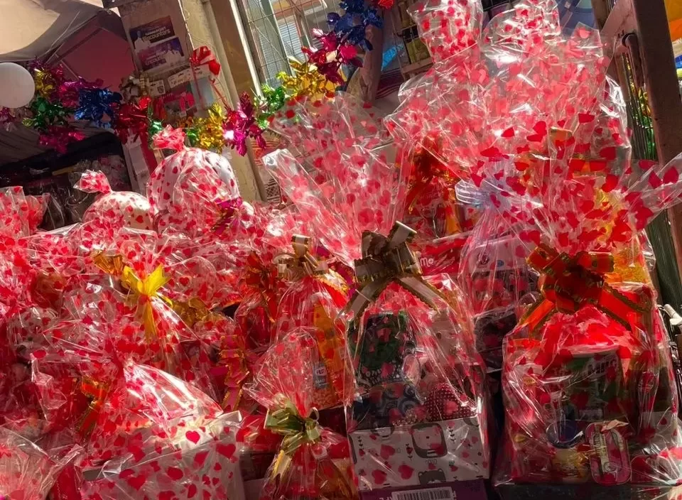 Christmas shopping in Kumasi: Traders cash in on hamper gifts sales