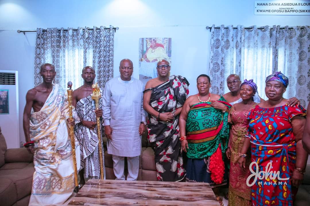 John Mahama pays homage at Obomenghene's Palace as he joins in Easter at Kwahu