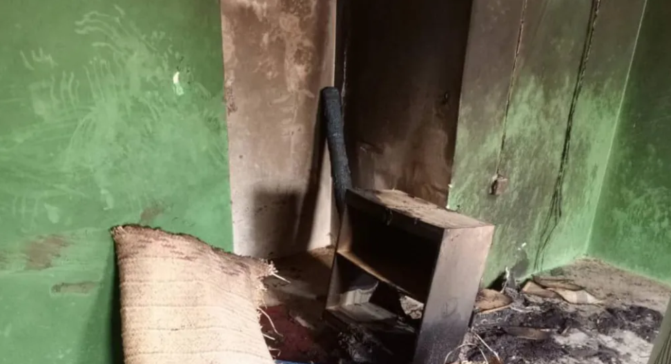 Worshippers locked in Nigeria mosque and set on fire