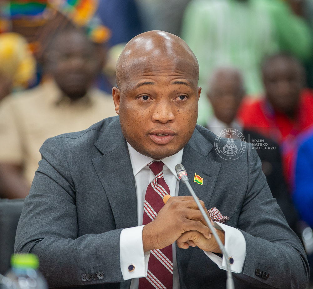 Surrender diplomatic passports - Foreign Ministry reminds holders