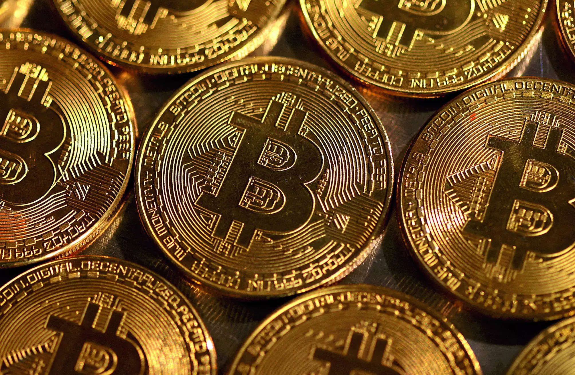 Bitcoin drops to 11-day low amid tech selloff