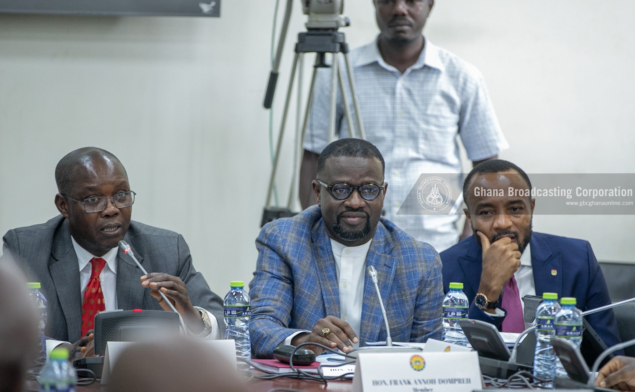 Parliament divided as Minority demands suspension of vetting amid corruption allegations