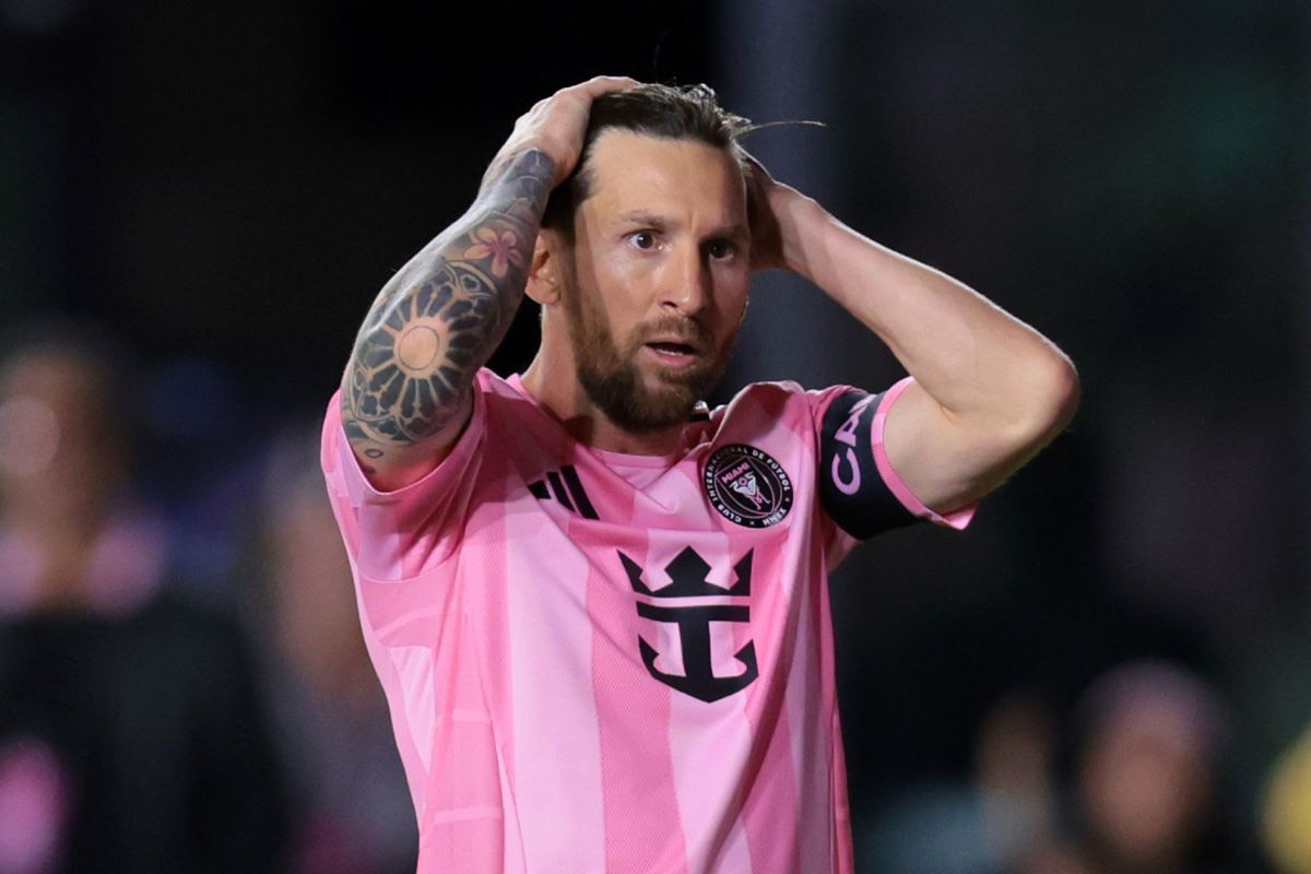 Lionel Messi fined for grabbing the neck of New York City FC coach