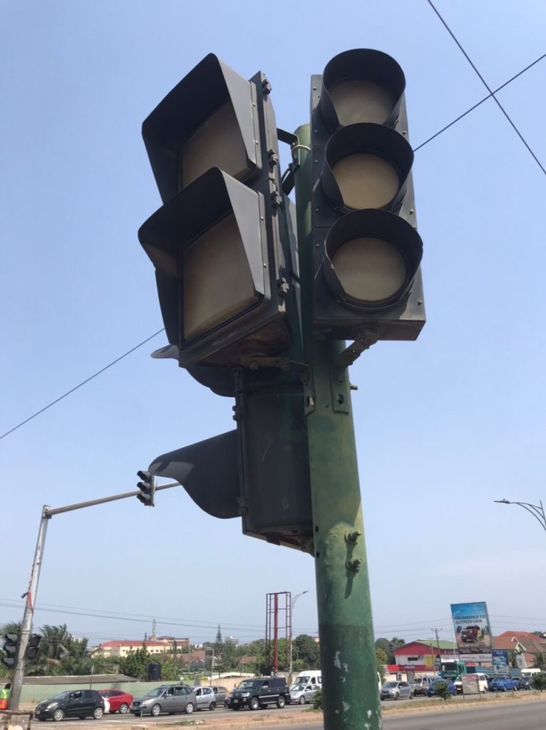 Malfunctioning traffic light at Okponglo junction threatens student safety