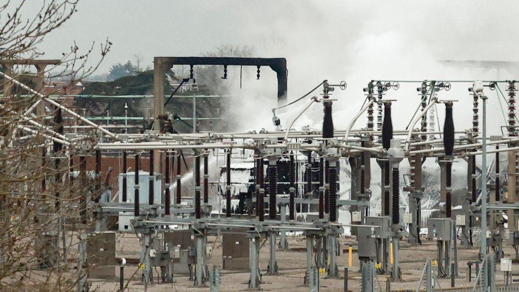 Heathrow closed all day after nearby fire causes power outage