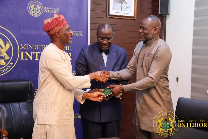 Ghana grants 500 Ivorian refugees resident permits 