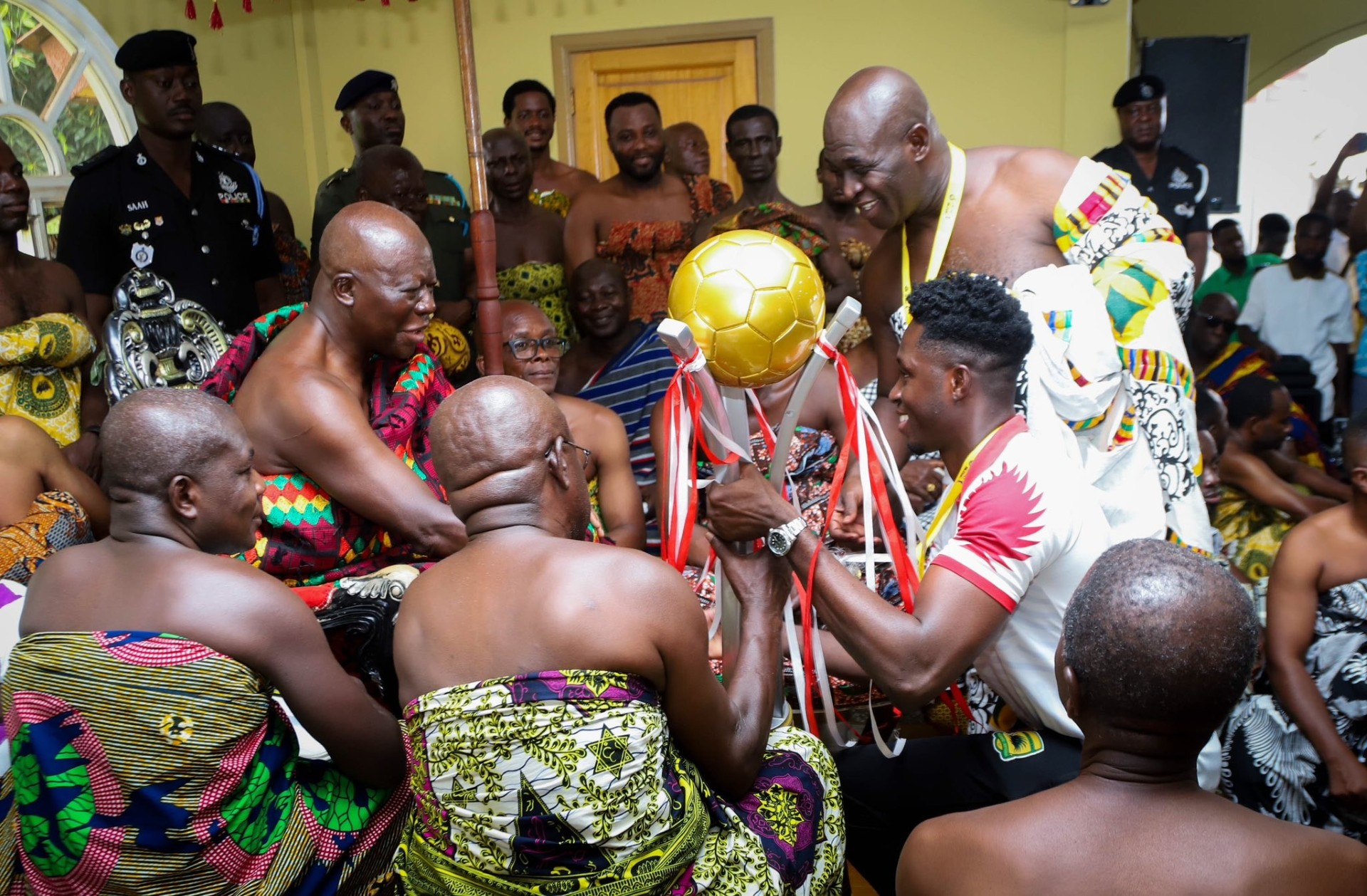 Asante Kotoko pays tribute to Otumfuo with FA Cup trophy presentation