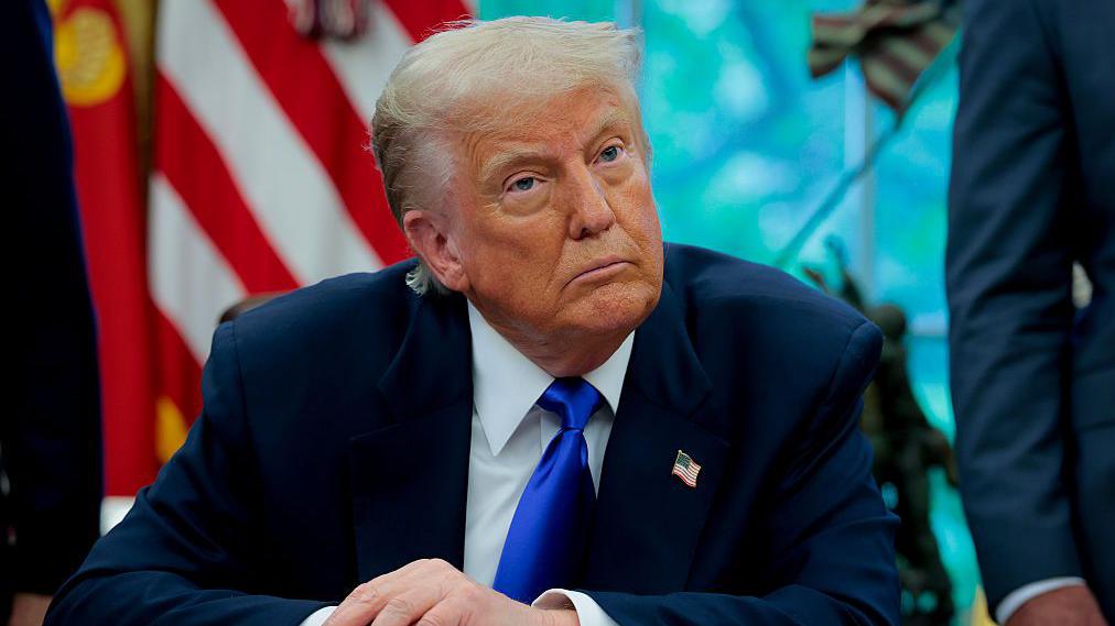 Trump orders increase in migrant deportations