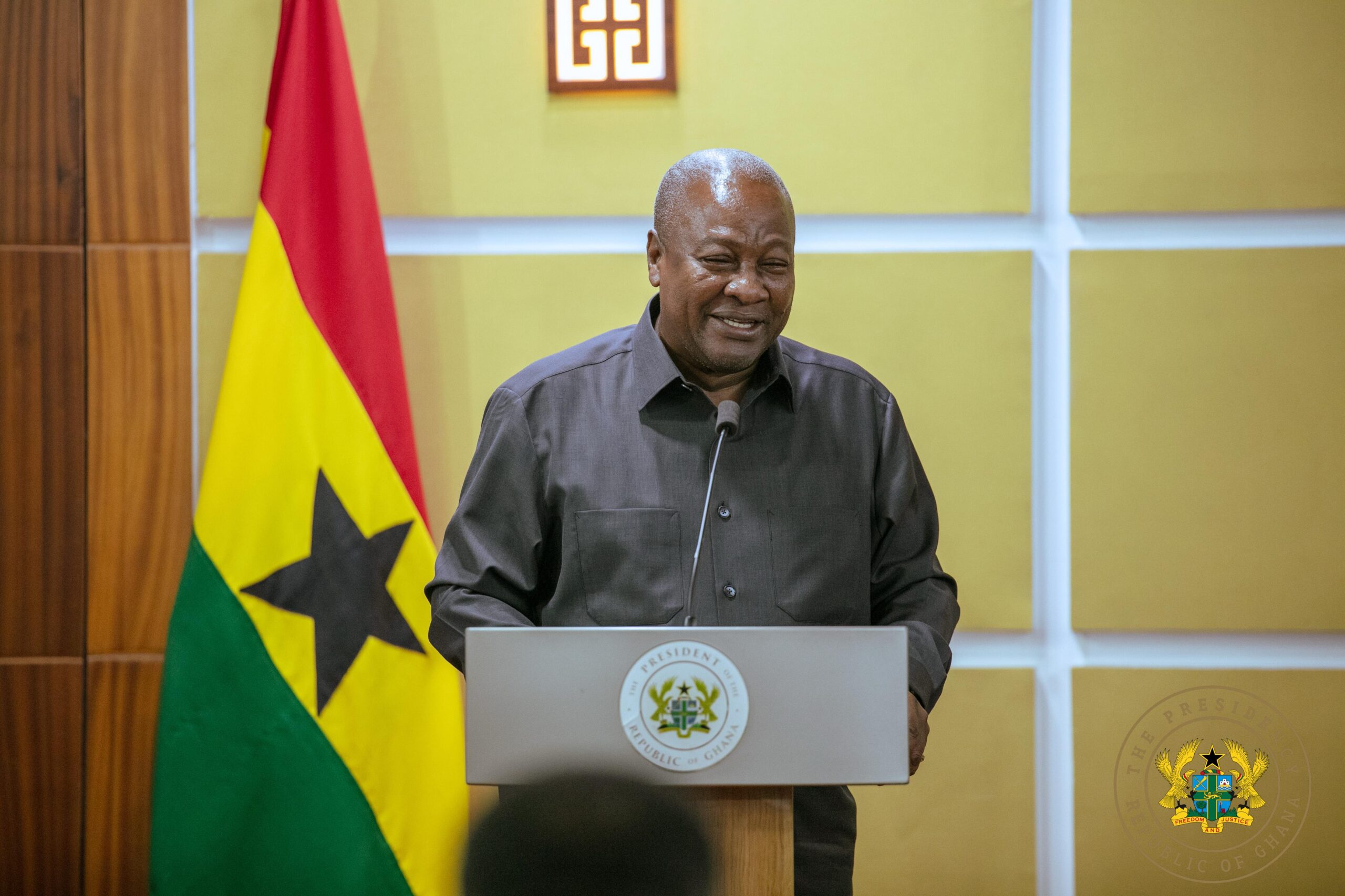 President Mahama grants amnesty to 998 prisoners