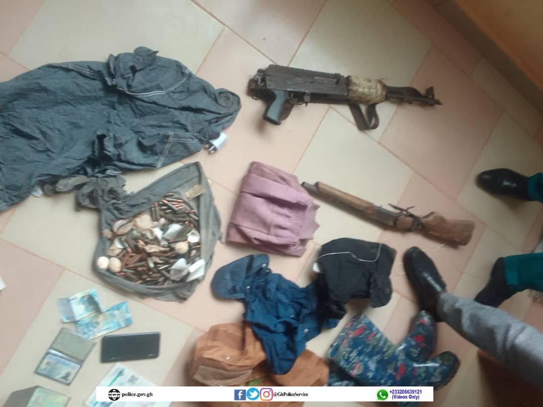 A/R: Police recover weapons from abandoned vehicle