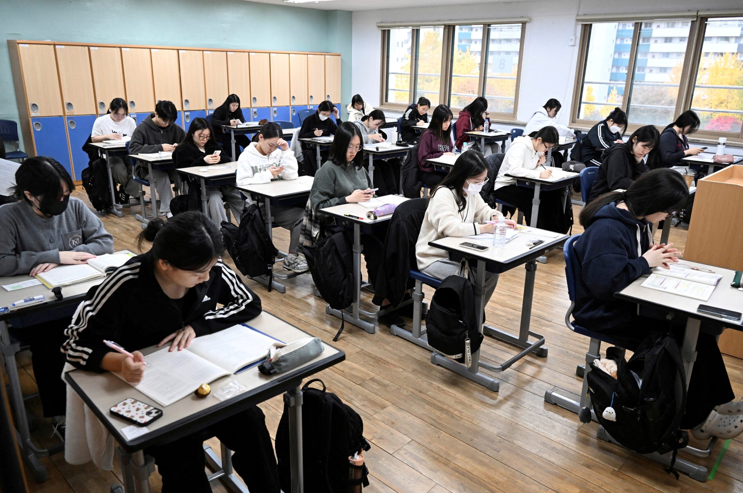 South Korea bans phones in school classrooms nationwide