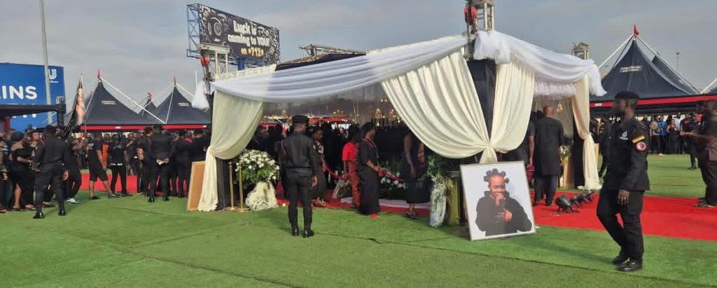 Ghana’s legendary highlife musician Daddy Lumba finally laid to rest amid last-minute legal tussle
