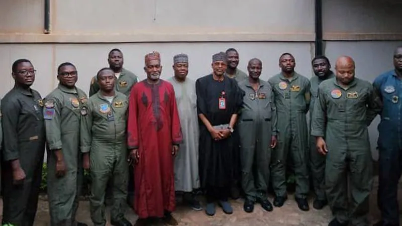 Nigeria’s Foreign Minister Yusuf Tuggar with the now released servicemen